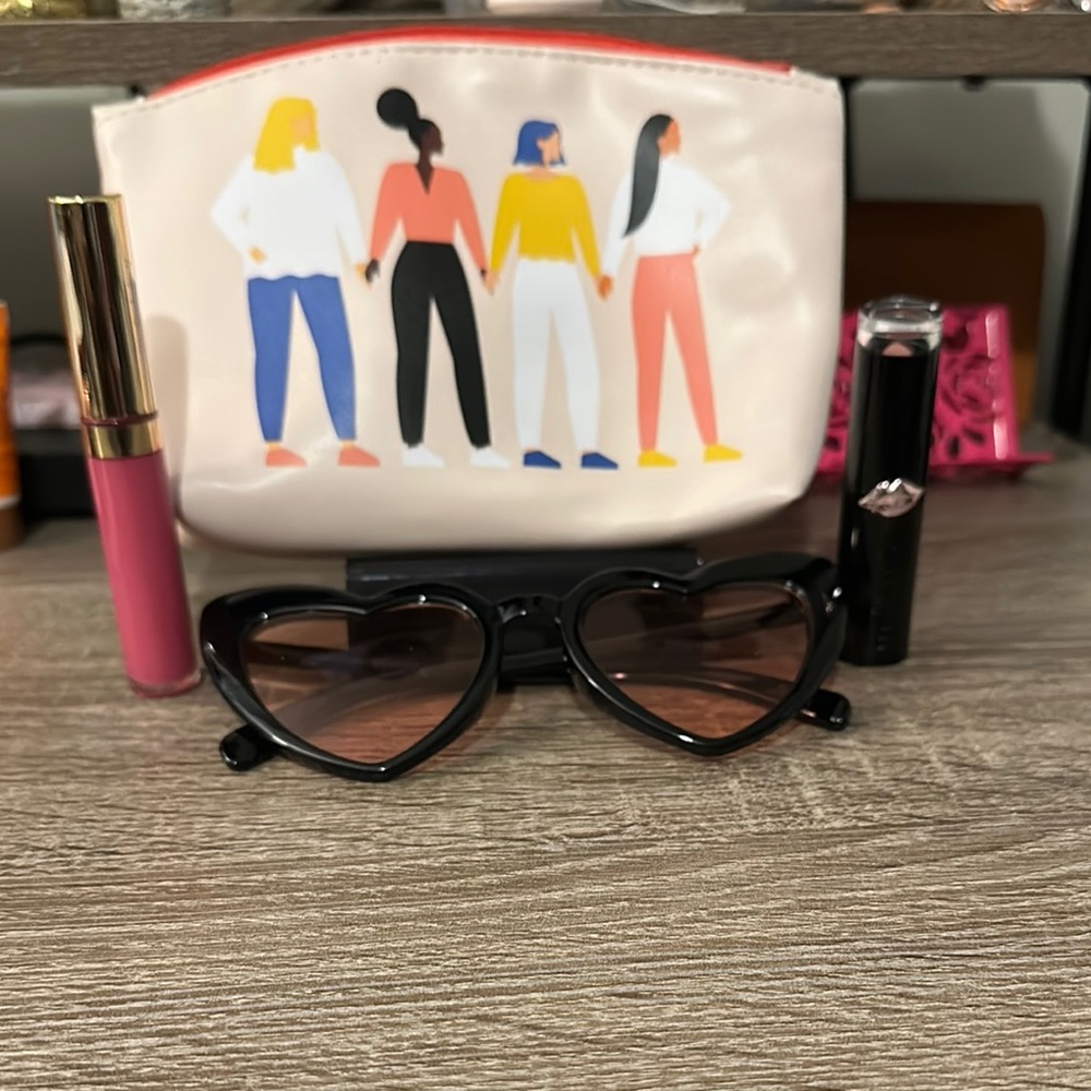 ipsy Heart Sunglasses and Lip Gloss Set